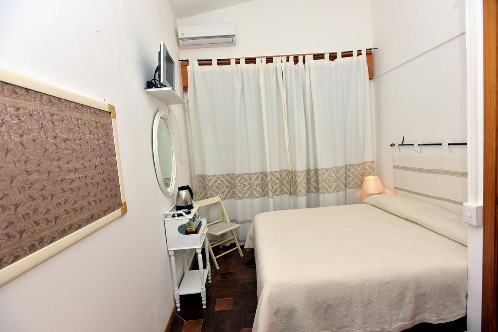 Bed & Breakfast Yin & Yang San Pantaleo Εξωτερικό φωτογραφία